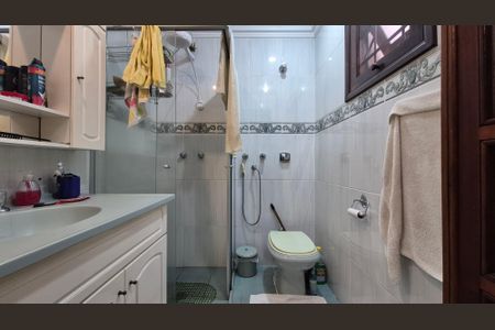 Casa à venda com 350m², 5 quartos e 3 vagas Casa à venda com 350m², 5 quartos e 3 vagasBanheiro da suíte