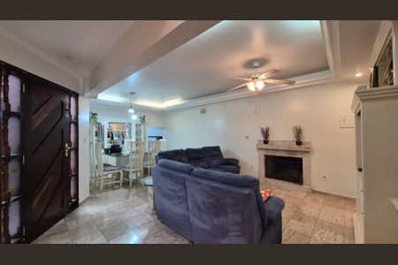 Casa à venda com 350m², 5 quartos e 3 vagas Casa à venda com 350m², 5 quartos e 3 vagasSala