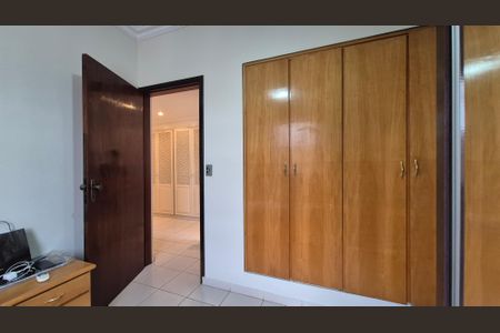 Casa à venda com 350m², 5 quartos e 3 vagas Casa à venda com 350m², 5 quartos e 3 vagasQuarto