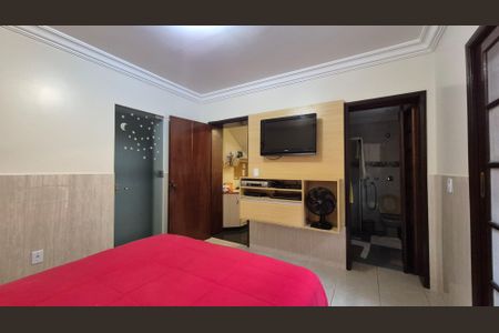 Casa à venda com 350m², 5 quartos e 3 vagas Casa à venda com 350m², 5 quartos e 3 vagasSuíte