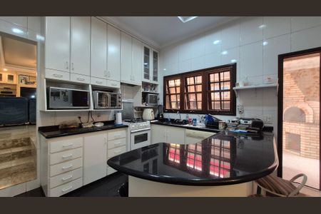 Casa à venda com 350m², 5 quartos e 3 vagas Casa à venda com 350m², 5 quartos e 3 vagasCozinha