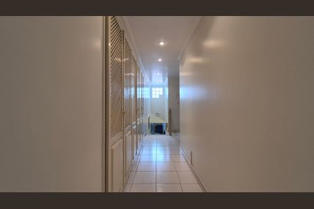 Casa à venda com 350m², 5 quartos e 3 vagas Casa à venda com 350m², 5 quartos e 3 vagasCorredor 2