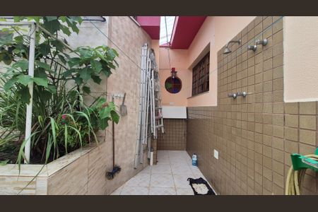 Casa à venda com 350m², 5 quartos e 3 vagas Casa à venda com 350m², 5 quartos e 3 vagasArea externa