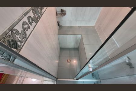 Casa à venda com 350m², 5 quartos e 3 vagas Casa à venda com 350m², 5 quartos e 3 vagasBanheiro da suíte