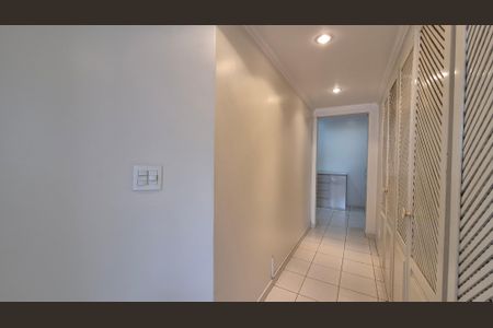 Casa à venda com 350m², 5 quartos e 3 vagas Casa à venda com 350m², 5 quartos e 3 vagasCorredor 2