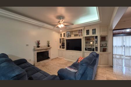 Casa à venda com 350m², 5 quartos e 3 vagas Casa à venda com 350m², 5 quartos e 3 vagasSala