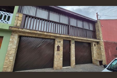 Casa à venda com 350m², 5 quartos e 3 vagas Casa à venda com 350m², 5 quartos e 3 vagasFachada