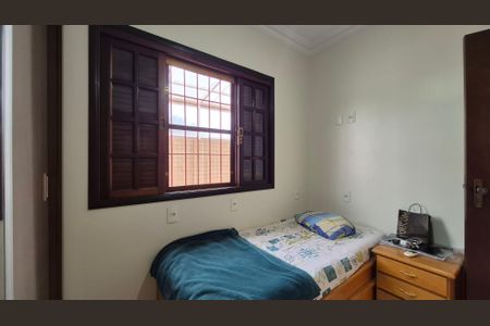 Casa à venda com 350m², 5 quartos e 3 vagas Casa à venda com 350m², 5 quartos e 3 vagasQuarto