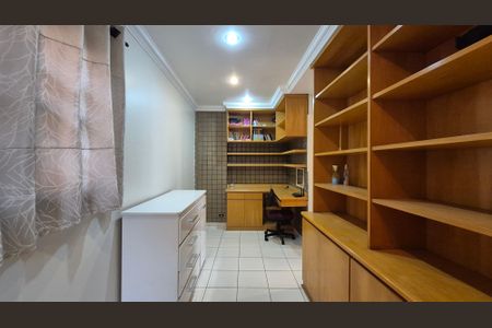 Casa à venda com 350m², 5 quartos e 3 vagas Casa à venda com 350m², 5 quartos e 3 vagasCorredor