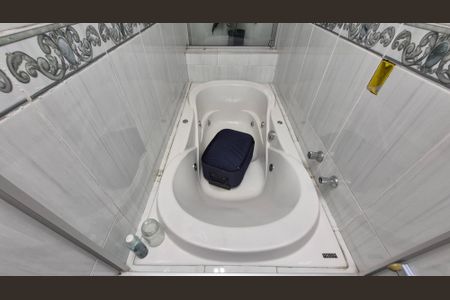 Casa à venda com 350m², 5 quartos e 3 vagas Casa à venda com 350m², 5 quartos e 3 vagasBanheiro da suíte