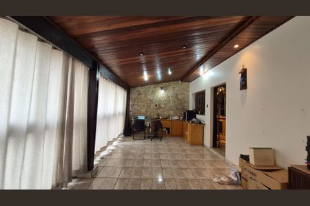 Casa à venda com 350m², 5 quartos e 3 vagas Casa à venda com 350m², 5 quartos e 3 vagasSala