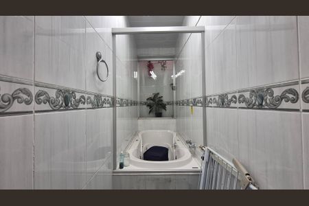 Casa à venda com 350m², 5 quartos e 3 vagas Casa à venda com 350m², 5 quartos e 3 vagasBanheiro da suíte