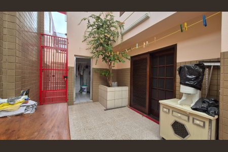 Casa à venda com 350m², 5 quartos e 3 vagas Casa à venda com 350m², 5 quartos e 3 vagasArea externa