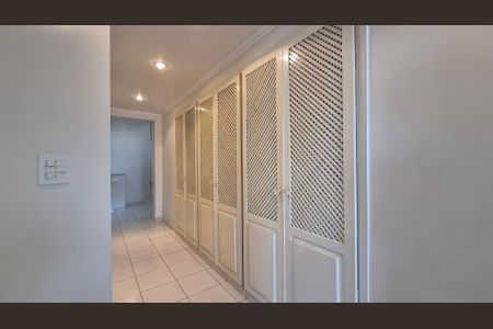 Casa à venda com 350m², 5 quartos e 3 vagas Casa à venda com 350m², 5 quartos e 3 vagasCorredor 2