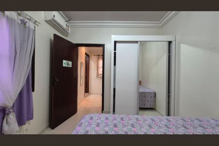 Casa à venda com 350m², 5 quartos e 3 vagas Casa à venda com 350m², 5 quartos e 3 vagasQuarto 2