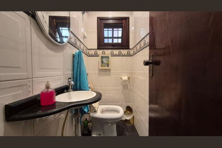 Casa à venda com 350m², 5 quartos e 3 vagas Casa à venda com 350m², 5 quartos e 3 vagasLavabo