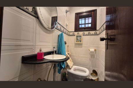 Casa à venda com 350m², 5 quartos e 3 vagas Casa à venda com 350m², 5 quartos e 3 vagasLavabo