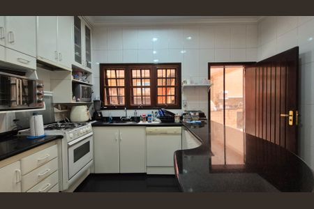 Casa à venda com 350m², 5 quartos e 3 vagas Casa à venda com 350m², 5 quartos e 3 vagasCozinha