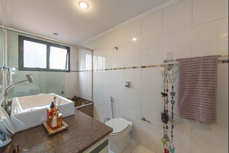 Apartamento à venda com 200m², 4 quartos e 3 vagasBanheiro da Suíte 2