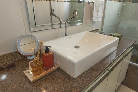 Apartamento à venda com 200m², 4 quartos e 3 vagasBanheiro da Suíte 2