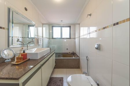 Apartamento à venda com 200m², 4 quartos e 3 vagasBanheiro da Suíte 2