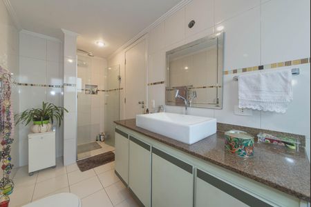 Apartamento à venda com 200m², 4 quartos e 3 vagasBanheiro da Suíte 2