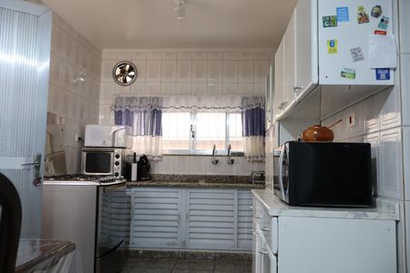 Casa para alugar com 260m², 3 quartos e 2 vagasCozinha