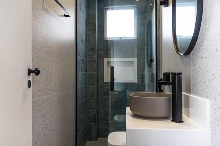 Apartamento para alugar com 74m², 2 quartos e 2 vagas Apartamento para alugar com 74m², 2 quartos e 2 vagasBanheiro da Suíte