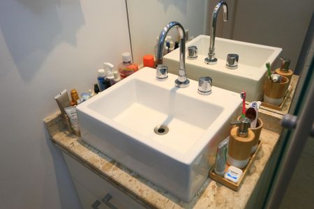 Apartamento à venda com 69m², 2 quartos e 2 vagasBanheiro da Suíte 1