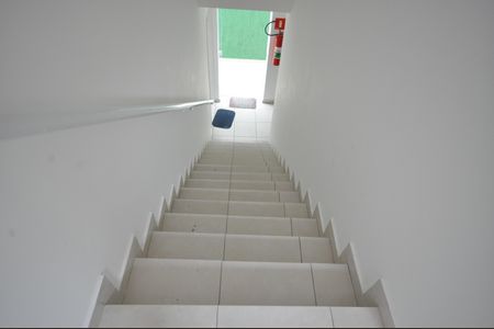 Apartamento à venda com 36m², 1 quarto e sem vagaEscada de acesso