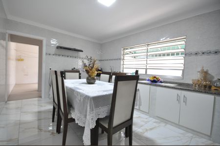 Casa à venda com 161m², 3 quartos e 2 vagasCozinha