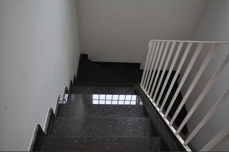 Casa à venda com 161m², 3 quartos e 2 vagasEscada