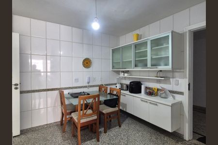 Apartamento para alugar com 380m², 4 quartos e 4 vagas Apartamento para alugar com 380m², 4 quartos e 4 vagasCozinha