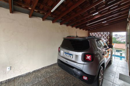 Casa à venda com 250m², 3 quartos e 3 vagas Casa à venda com 250m², 3 quartos e 3 vagasQuintal - Garagem