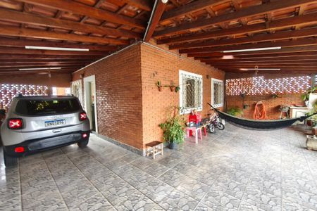 Casa à venda com 250m², 3 quartos e 3 vagas Casa à venda com 250m², 3 quartos e 3 vagasQuintal - Garagem