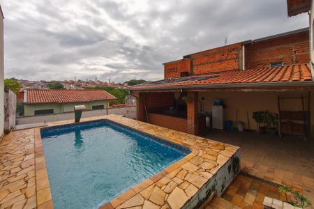 Casa à venda com 250m², 3 quartos e 3 vagas Casa à venda com 250m², 3 quartos e 3 vagasQuintal - Pisicna