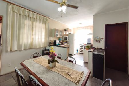 Casa à venda com 250m², 3 quartos e 3 vagas Casa à venda com 250m², 3 quartos e 3 vagasSala de Jantar