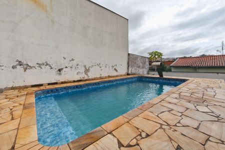 Casa à venda com 250m², 3 quartos e 3 vagas Casa à venda com 250m², 3 quartos e 3 vagasQuintal - Pisicna