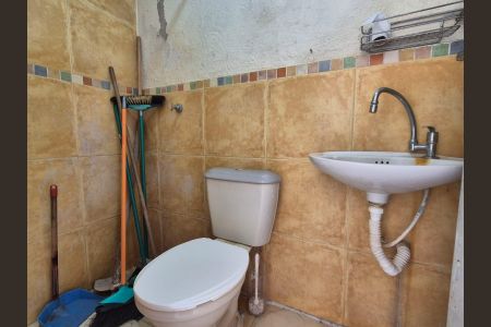 Casa de condomínio à venda com 112m², 3 quartos e 3 vagas Casa de condomínio à venda com 112m², 3 quartos e 3 vagasBanheiro de serviço