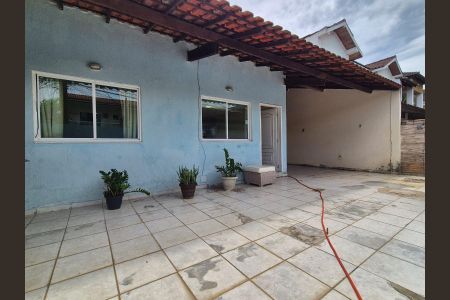 Casa de condomínio à venda com 112m², 3 quartos e 3 vagas Casa de condomínio à venda com 112m², 3 quartos e 3 vagasÁrea externa