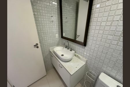 Apartamento para alugar com 70m², 2 quartos e 1 vaga Apartamento para alugar com 70m², 2 quartos e 1 vagaBanheiro da Suíte