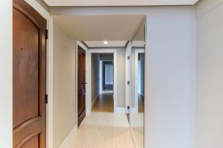 Apartamento à venda com 135m², 2 quartos e 2 vagasCorredor de Entrada