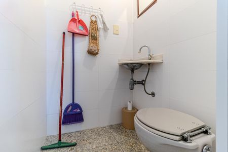 Apartamento à venda com 135m², 2 quartos e 2 vagasBanheiro de Serviço