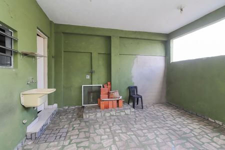 Casa para alugar com 100m², 2 quartos e sem vagaQuintal
