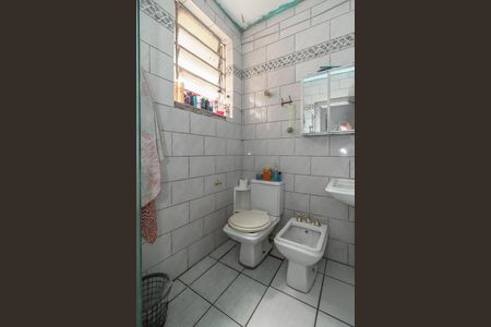 Banheiro da Suíte de apartamento para alugar com 2 quartos, 56m² em Navegantes, Porto Alegre