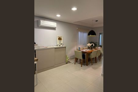 Casa de condomínio à venda com 170m², 3 quartos e 2 vagas Casa de condomínio à venda com 170m², 3 quartos e 2 vagasSala