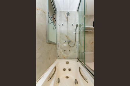 Apartamento para alugar com 104m², 3 quartos e 2 vagas Apartamento para alugar com 104m², 3 quartos e 2 vagasBanheiro da Suíte