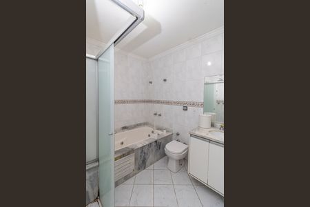 Casa para alugar com 300m², 3 quartos e 3 vagas Casa para alugar com 300m², 3 quartos e 3 vagasBanheiro da Suíte 1