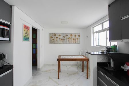 Apartamento à venda com 174m², 4 quartos e 2 vagasCozinha