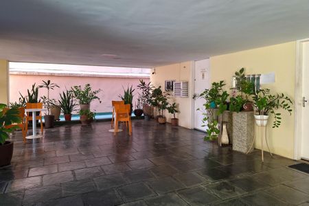 Apartamento à venda com 57m², 2 quartos e sem vagaÁrea comum